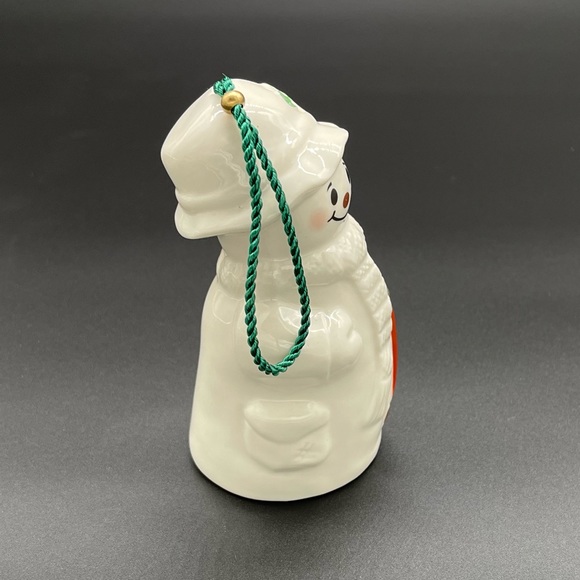 Belleek 2009 Annual Snowmen Snowman with Umbrella Bell Christmas Tree Ornament - Picture 8 of 15